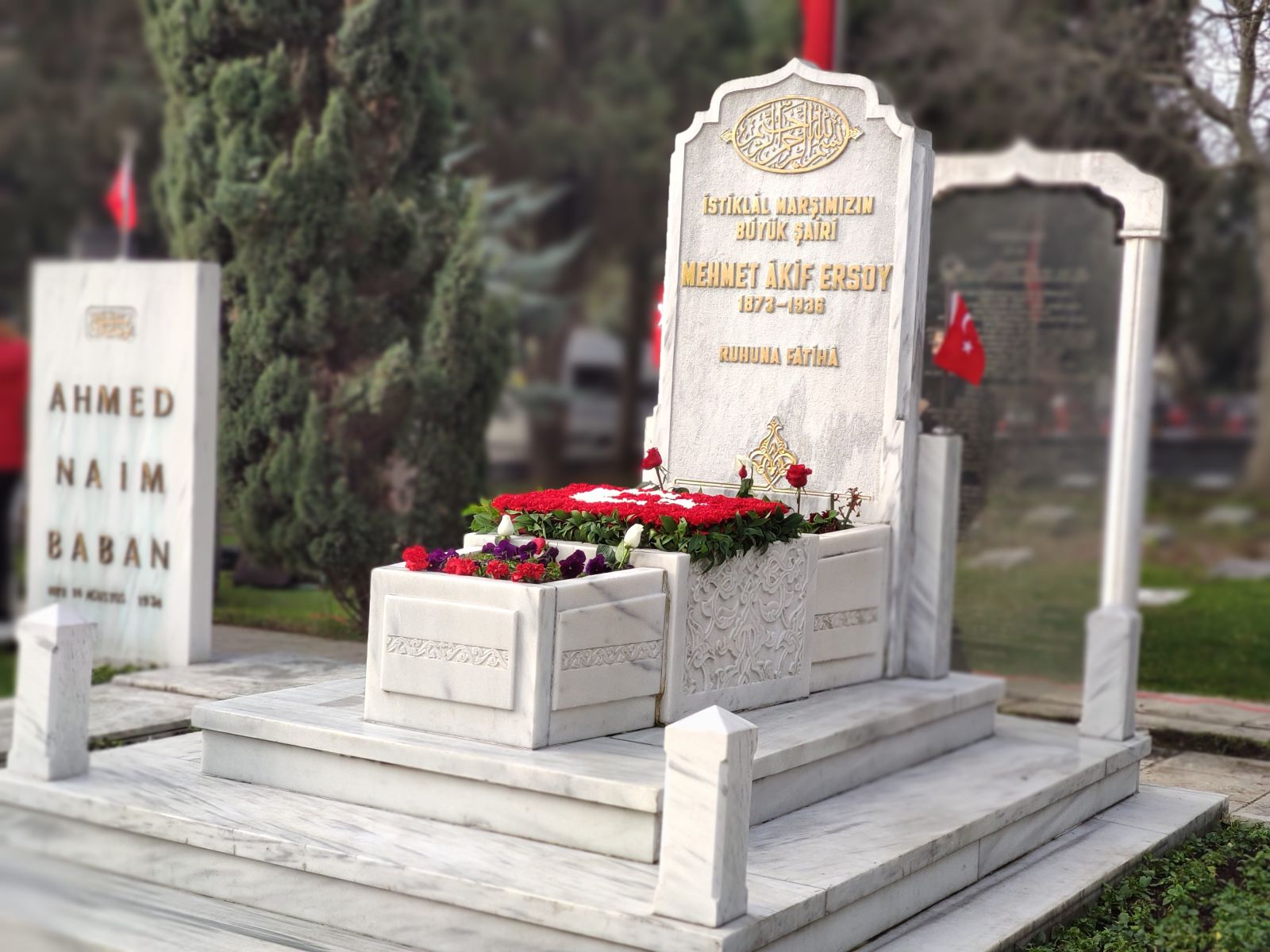 Mehmet Akif Ersoy kabri başında anıldı