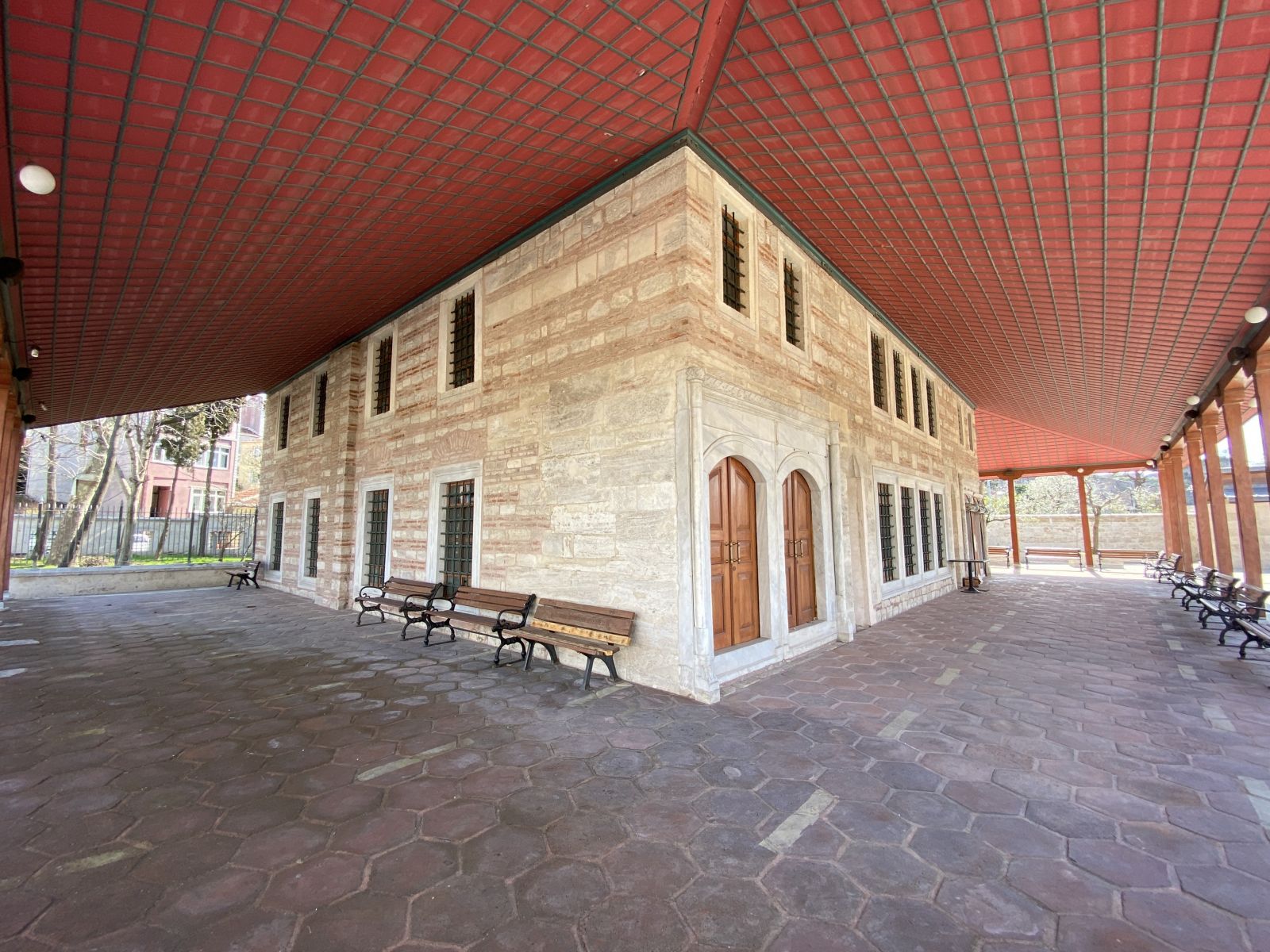 Kazasker İvaz Efendi Camii farklılıklarıyla dikkat çekiyor