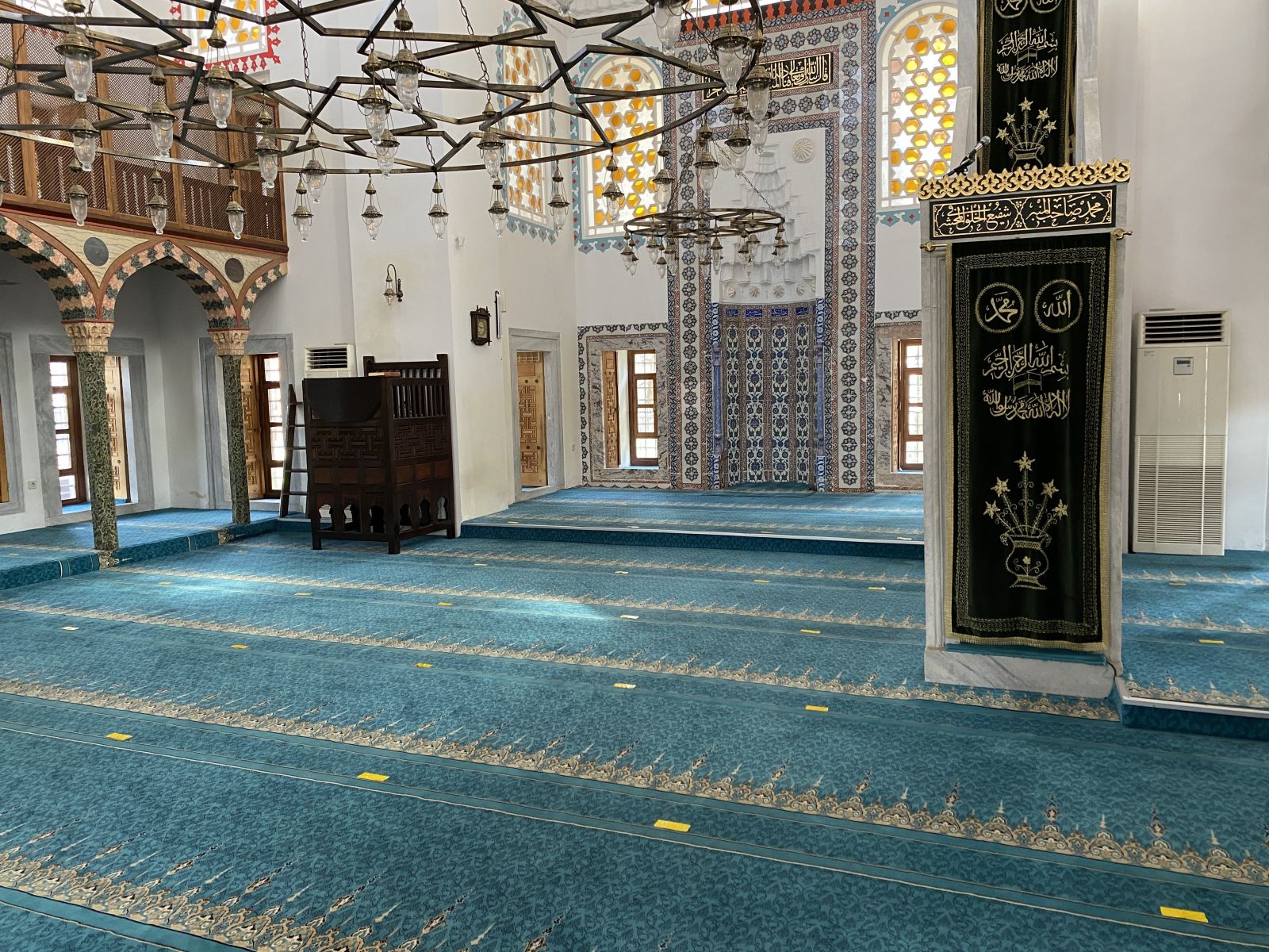 Kazasker İvaz Efendi Camii farklılıklarıyla dikkat çekiyor