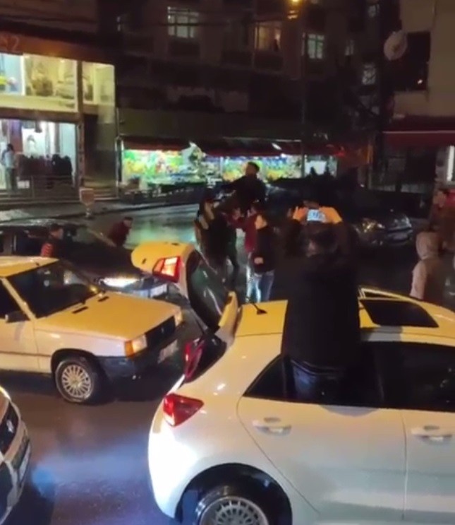 Asker eğlencesinde pes dedirten 'korona' halayı