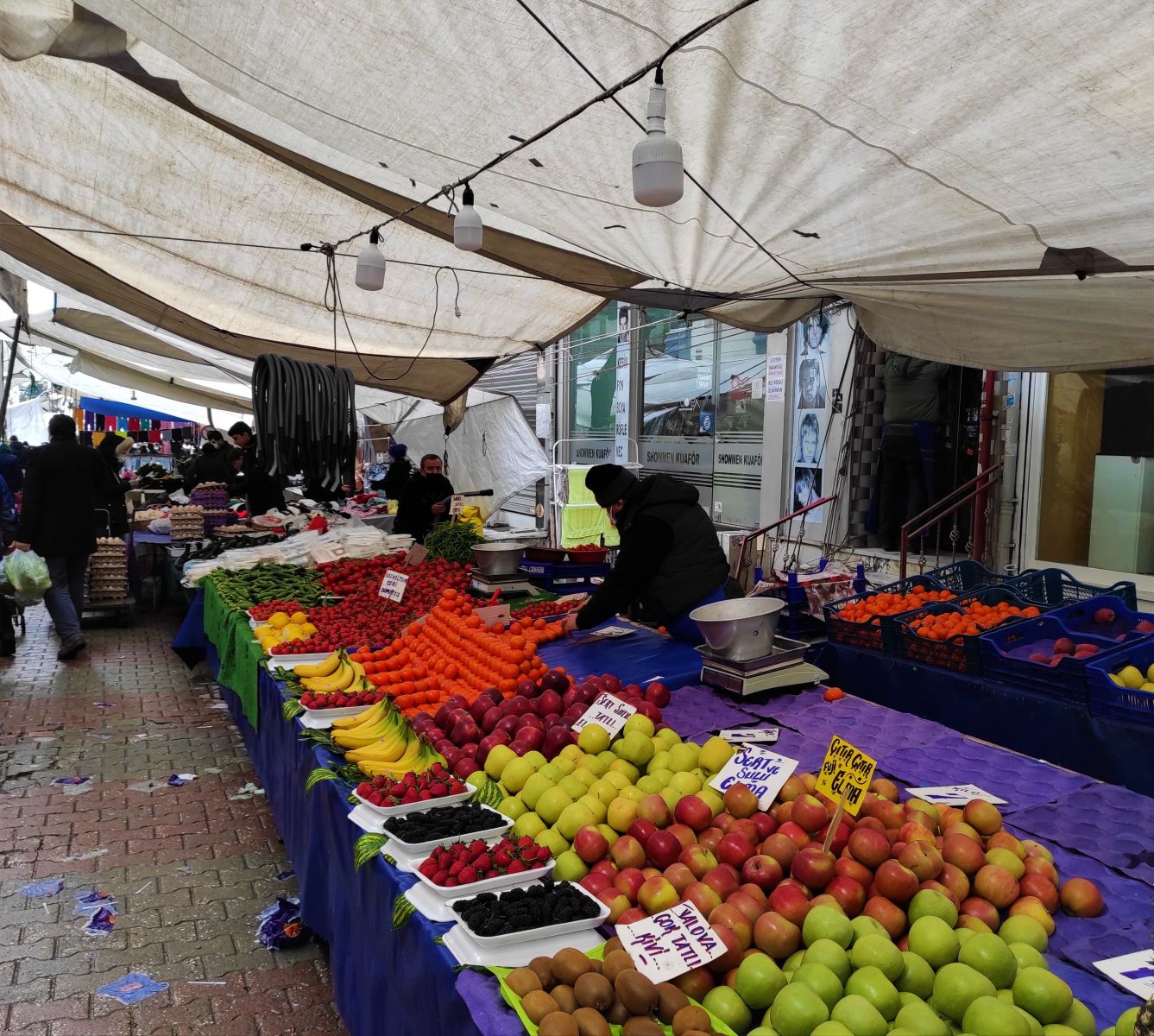 Soğuk havalar pazarda fiyatları artırdı