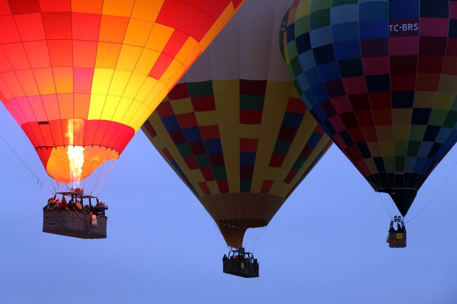 Kapadokya'da gökyüzü balonlarla buluştu