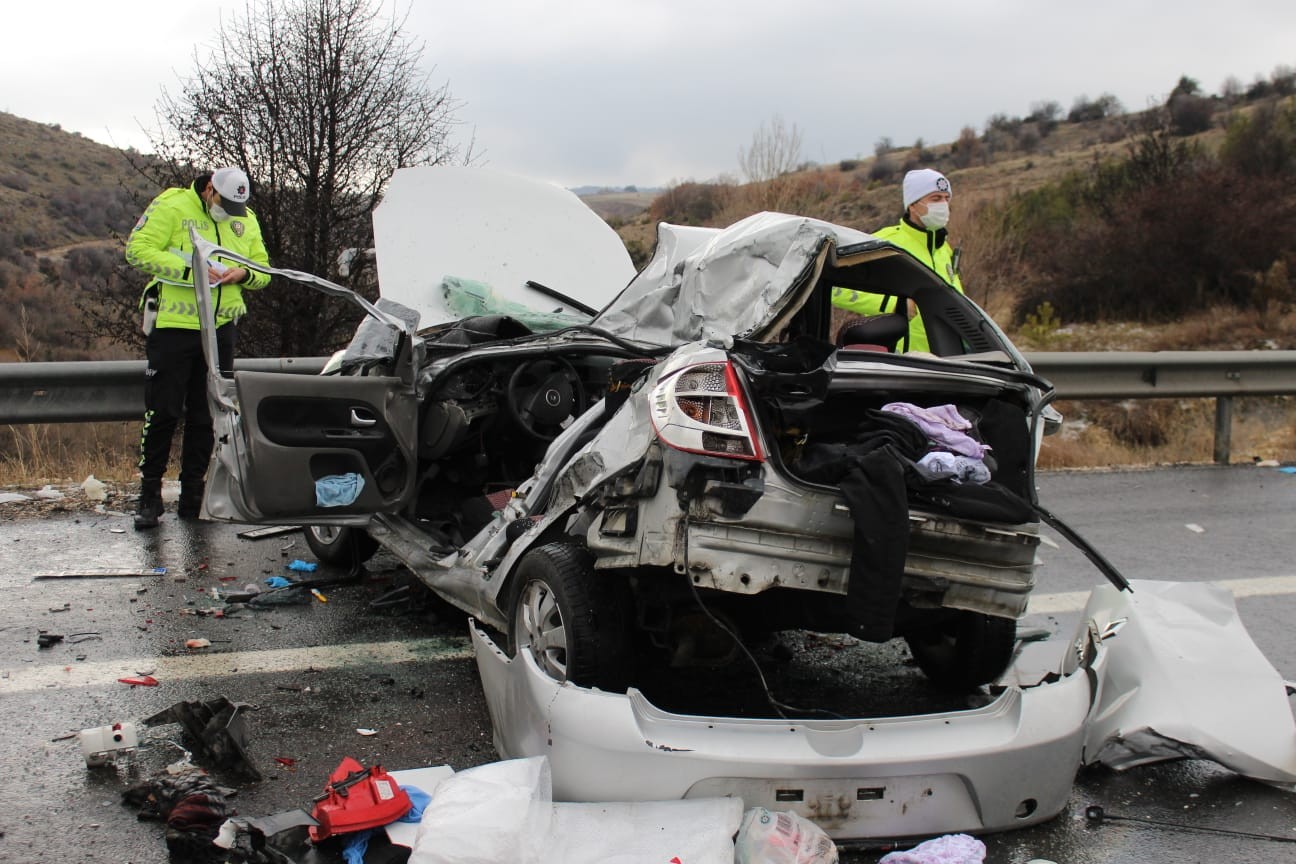 Ankara-İstanbul Otoyolu'nda trafik kazası: 4 ölü