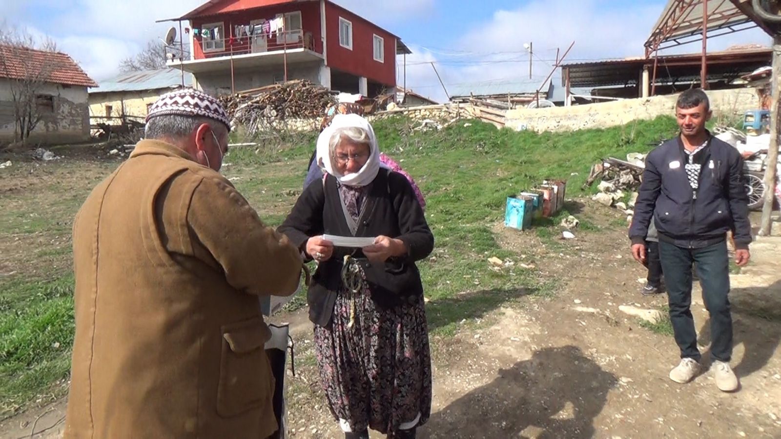 Turuncu şehirdeki mavi köyün sırrı! Bugüne kadar hiç vaka görülmedi