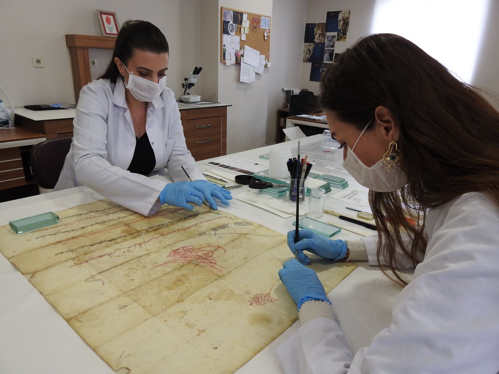 Tesadüfen bulunan padişah fermanının restorasyonu tamamlandı Tesadüfen bulunan padişah fermanının restorasyonu tamamlandı