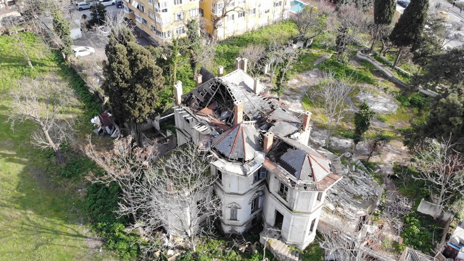 Kadıköy'deki 118 yıllık tarihi köşk harabeye döndü