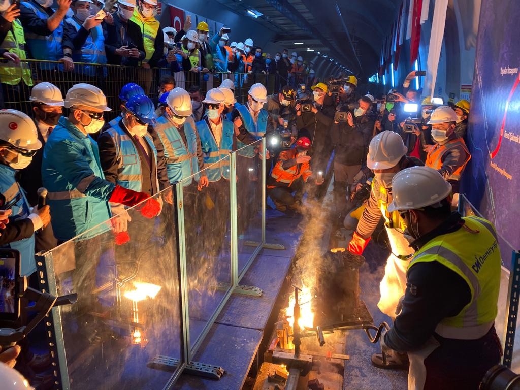 Bakan Karaismailoğlu: Bu hatta saatte 70 bin yolcu seyahat edecek