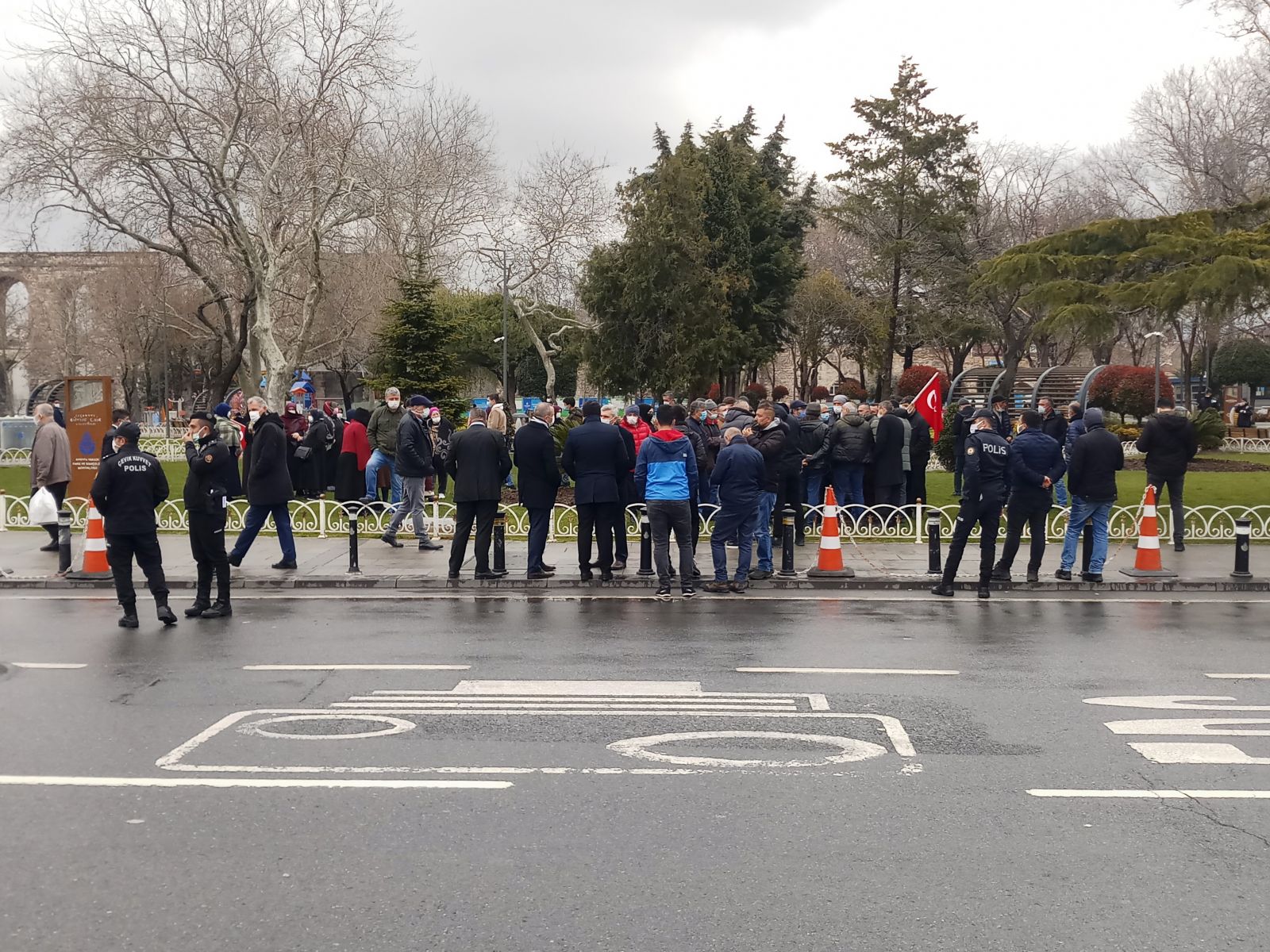 Eyüpsultan sakinlerinden İBB önünde 'kentsel dönüşüm' eylemi