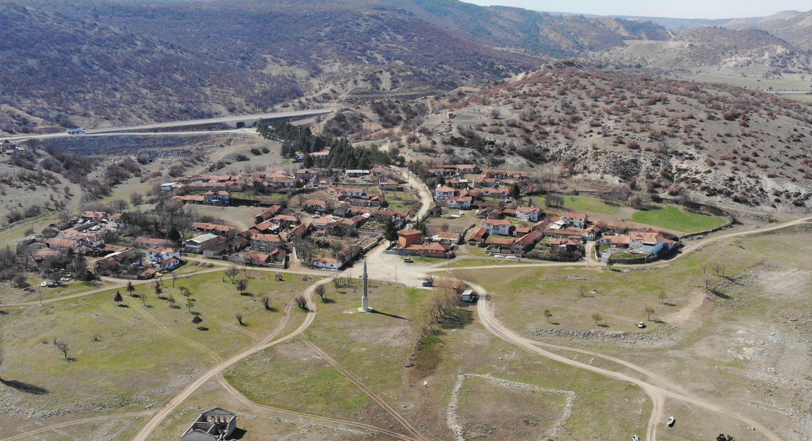 Camisiz minare köyün sembolü oldu