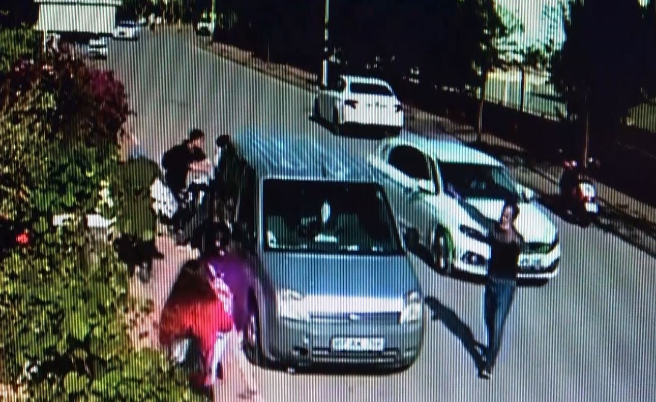 Akılalmaz kaza! ATV sürücüsü park halindeki araca çarpıp camından içeri girdi