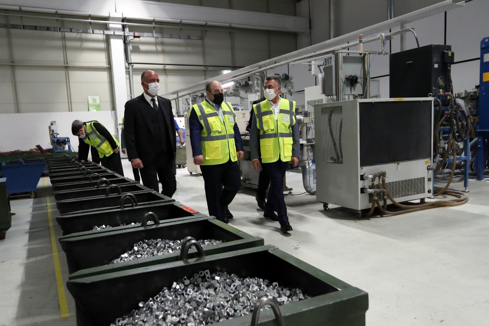 Cumhurbaşkanı Yardımcısı Oktay, işçilerle birlikte sahur yaptı