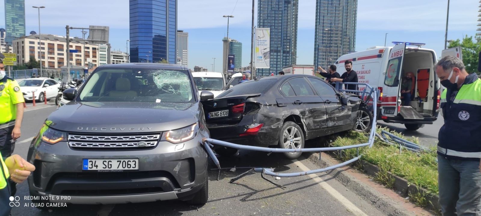 11 aracın karıştığı akılalmaz kaza kamerada: 3 yaralı