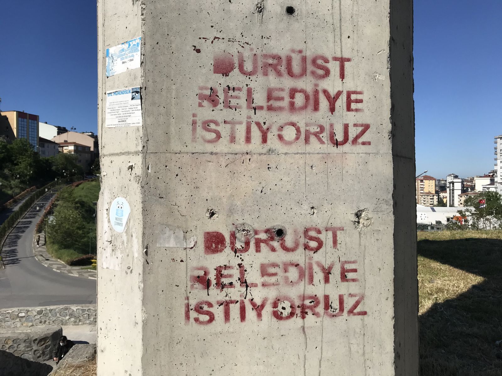 Engelli rampası olmayan üst geçit için 'Dürüst belediye istiyoruz' tepkisi