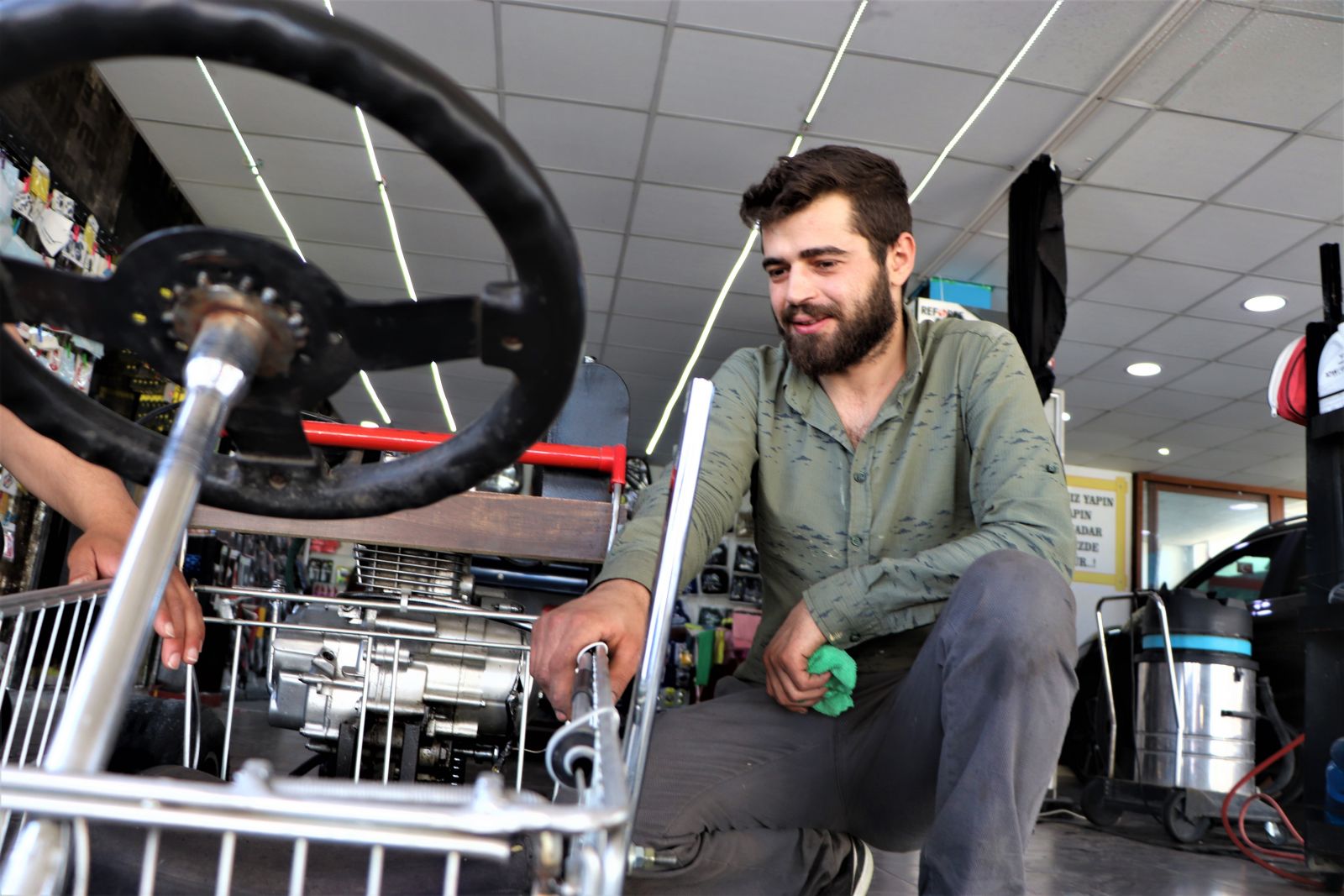 Alışveriş sepetinden araba! 120 km hız yapabiliyor