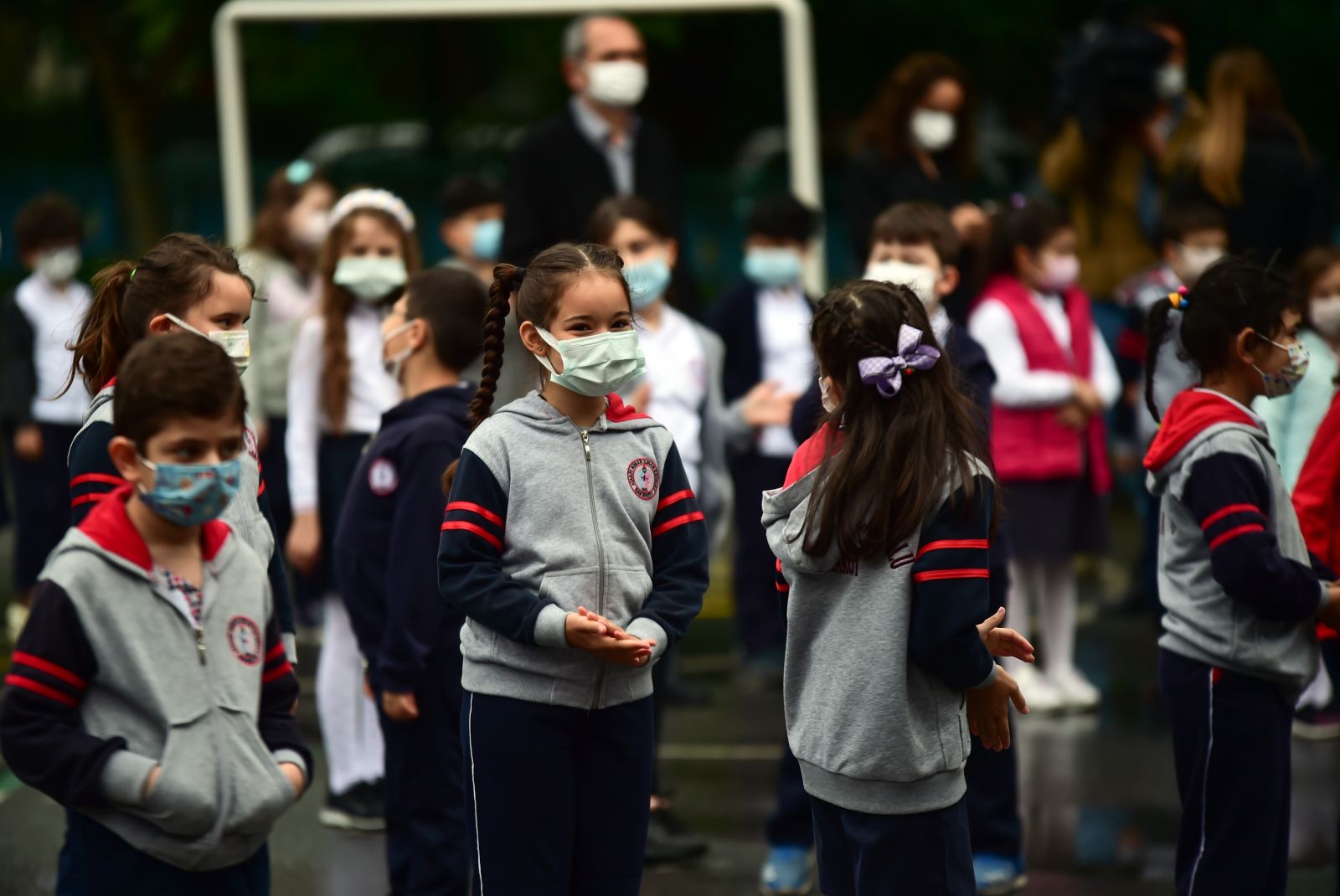 Okullarda kafelerde ilk gün sevinci