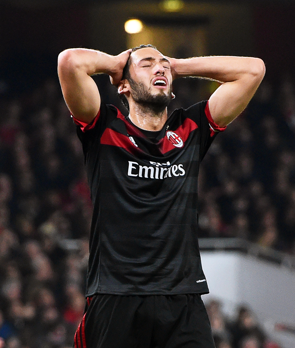 Mesut Özil sevindi, Hakan Çalhanoğlu üzüldü