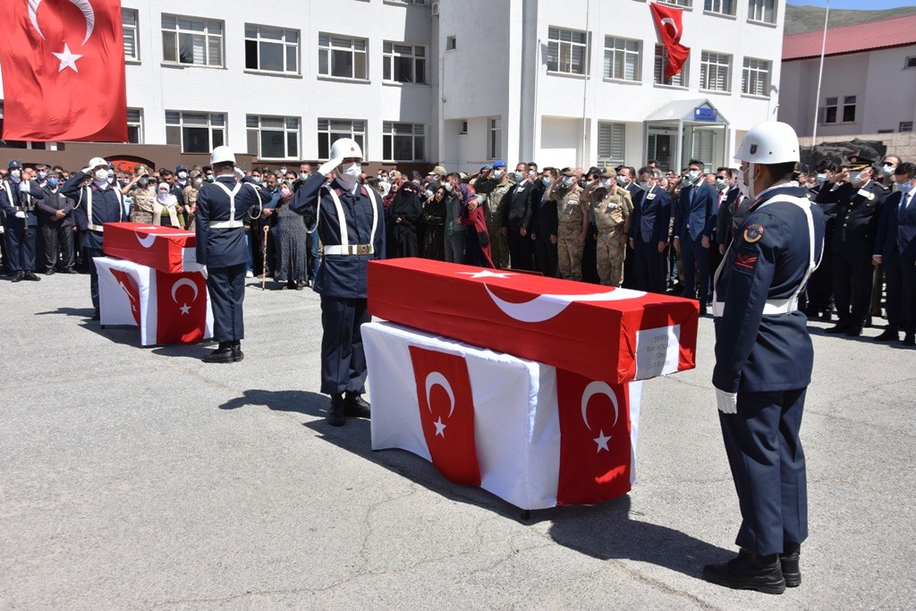 Bitlis'ten acı haber: 2 şehit, 4 asker yaralı