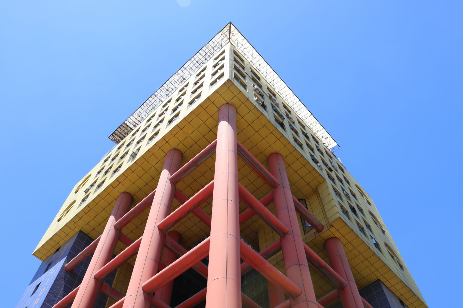 'Dünyanın en saçma binası' bayramda yıkılacak