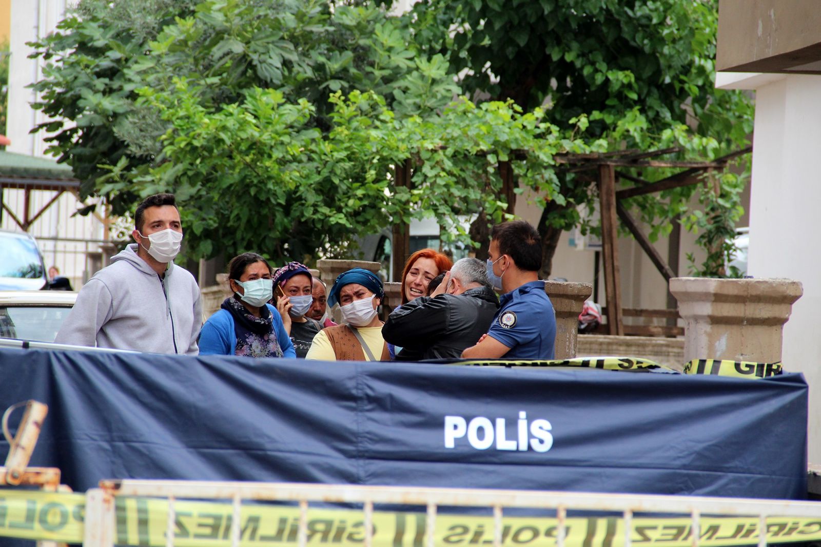 Balkondan çırptığı halı ölüme götürdü