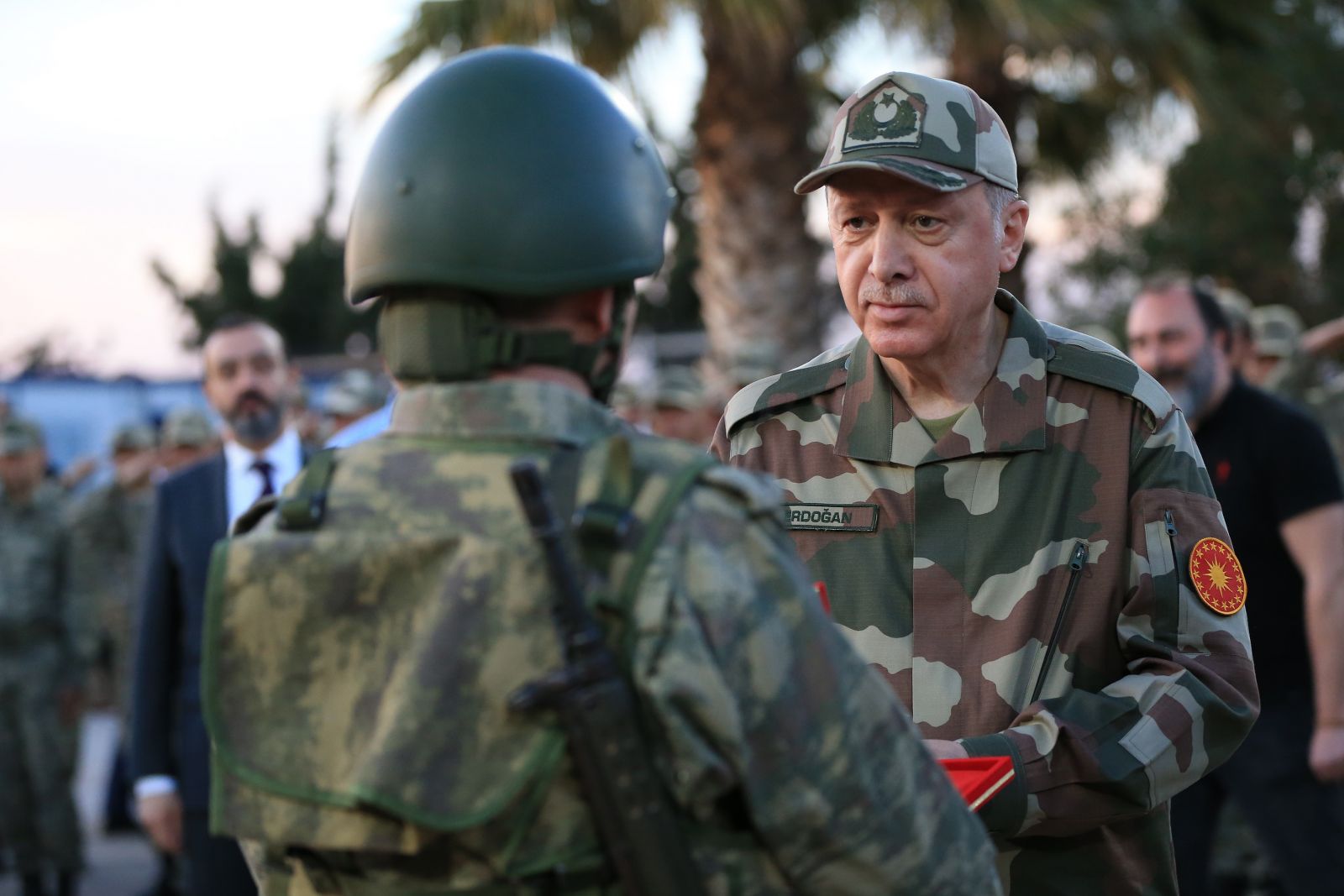 Cumhurbaşkanı Erdoğan, askerî kamuflajla sınır karakolunu ziyaret etti