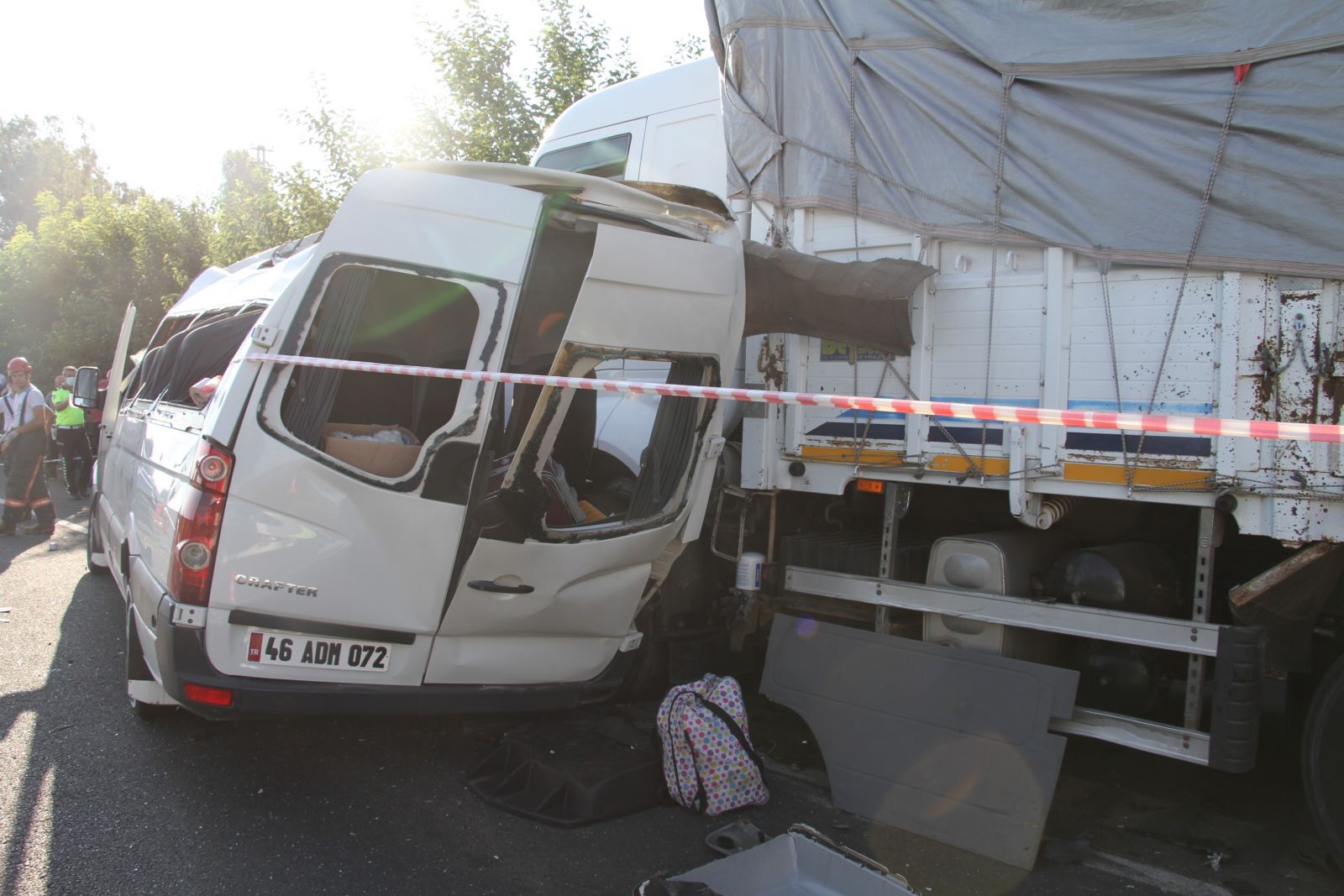 Elazığ'da feci kaza: 3 ölü, 10 yaralı Elazığ'da feci kaza: 3 ölü, 10 yaralı