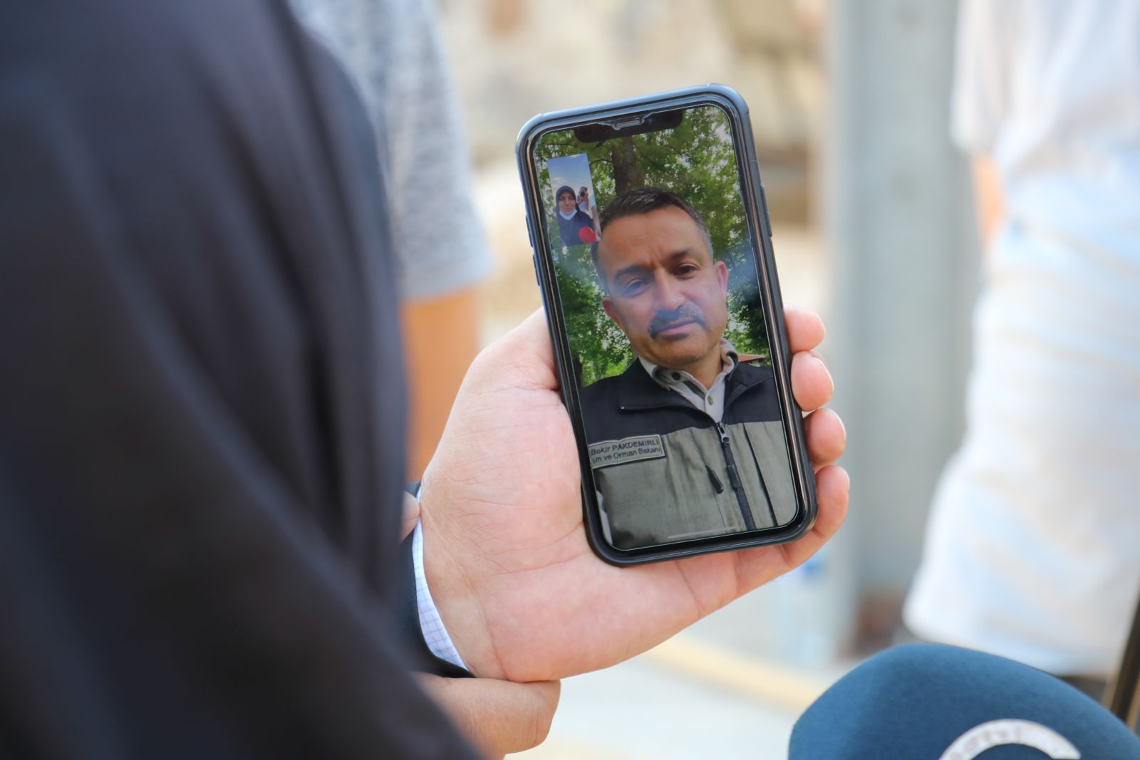 Bakan Pakdemirli tavukları telef olan kadına destek