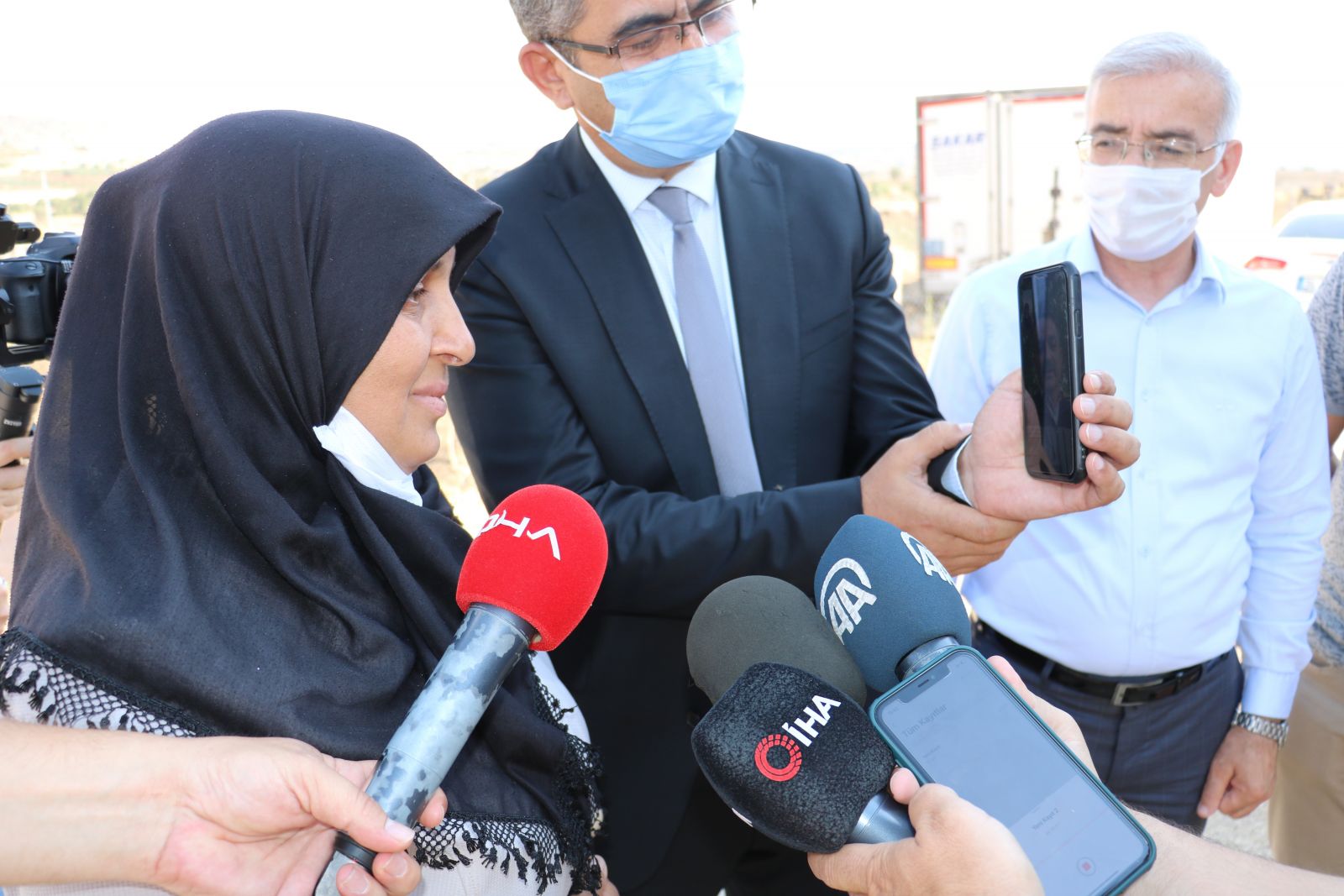 Bakan Pakdemirli tavukları telef olan kadına destek