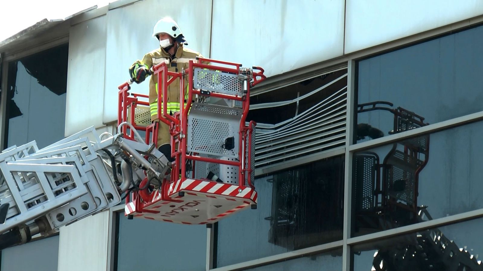 Sabiha Gökçen'de korkutan yangın