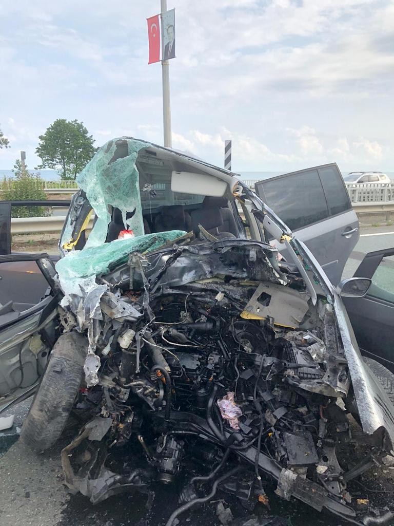 Gurbetçiler Of’ta kaza yaptı: 2 ölü, 4 yaralı