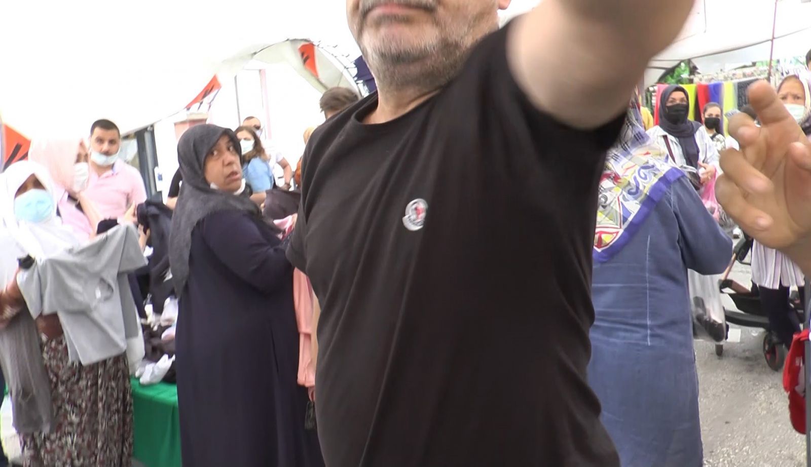 Pazarcı esnafından İHA muhabirine çirkin saldırı