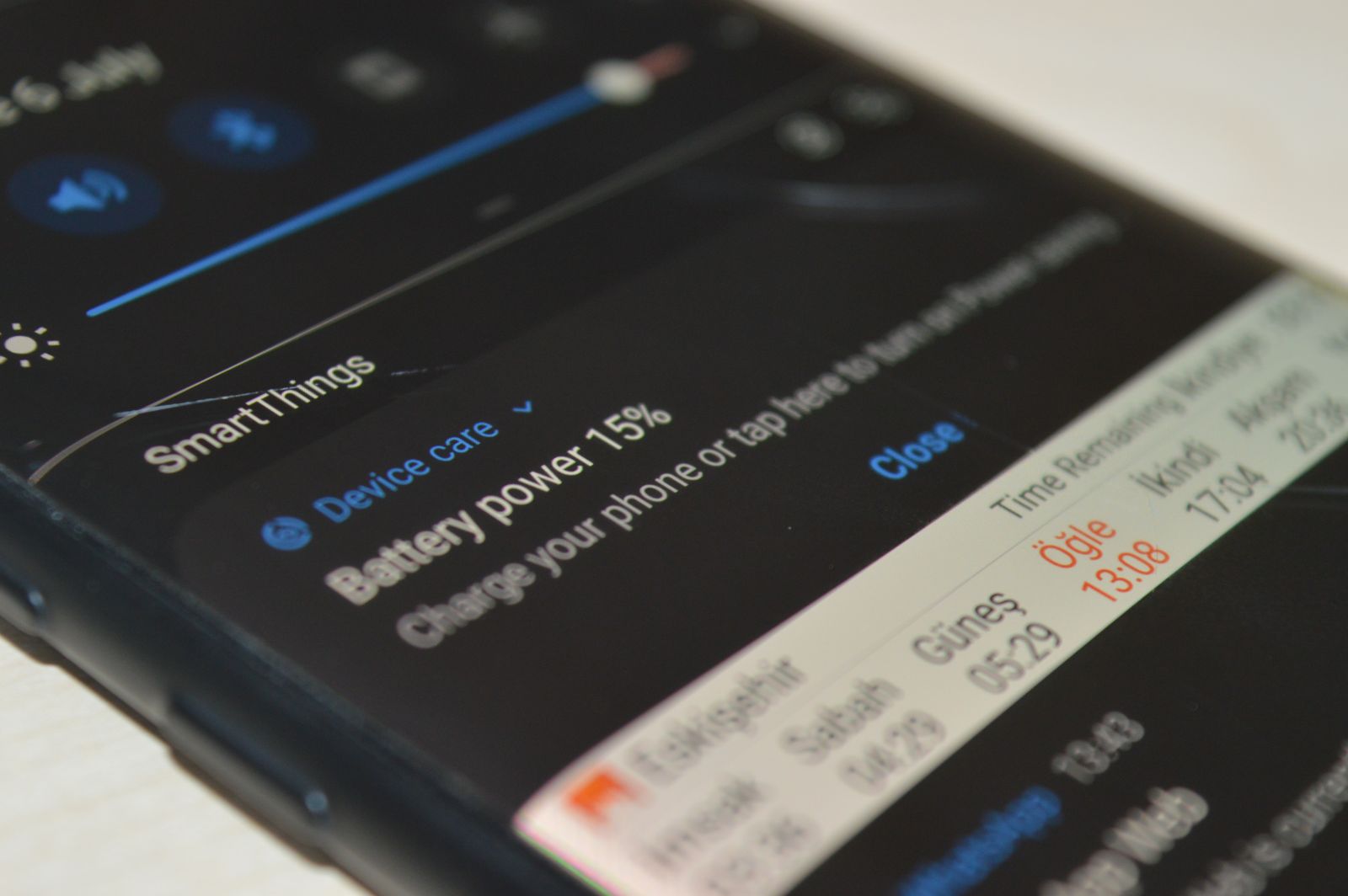 Telefonunuzu 'şarj düşük' uyarısı vermeden şarja takmayın uyarısı