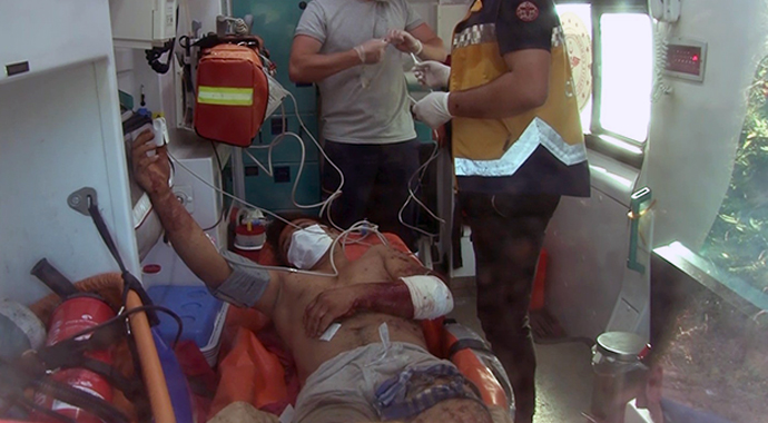 Defineciler, çukuru patlatmak isterken kendilerini havaya uçurdu