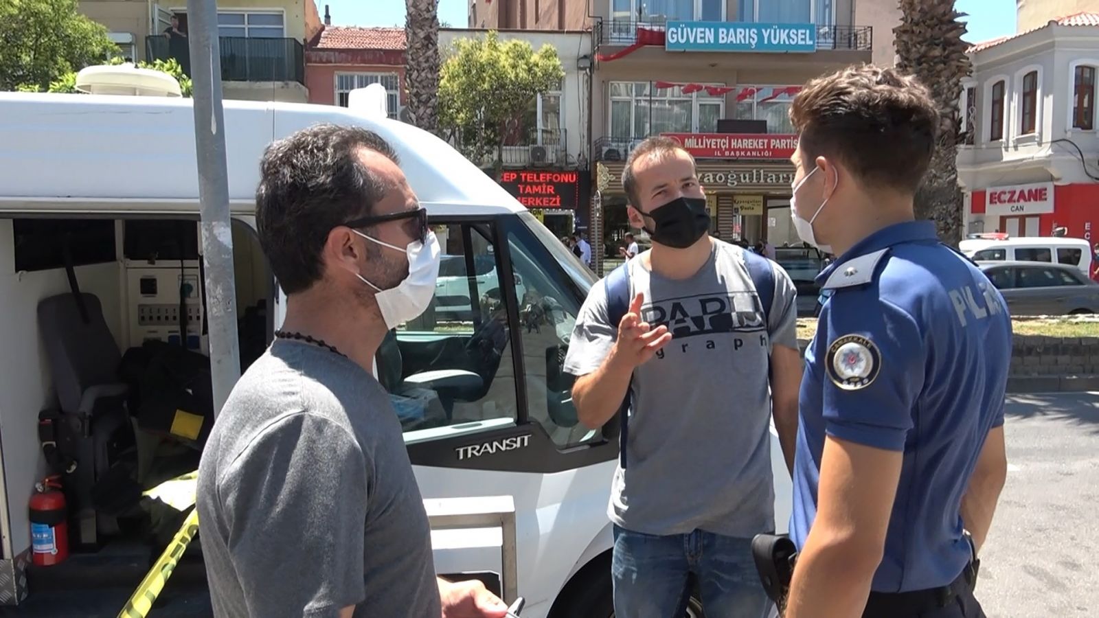Hediyelik tatlı almaya gitti, bavulundan oldu