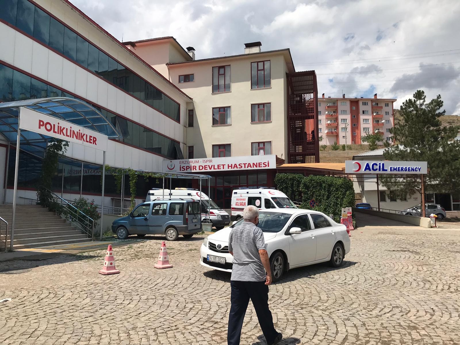 Radyonun sesini açmak isterken canından oldu