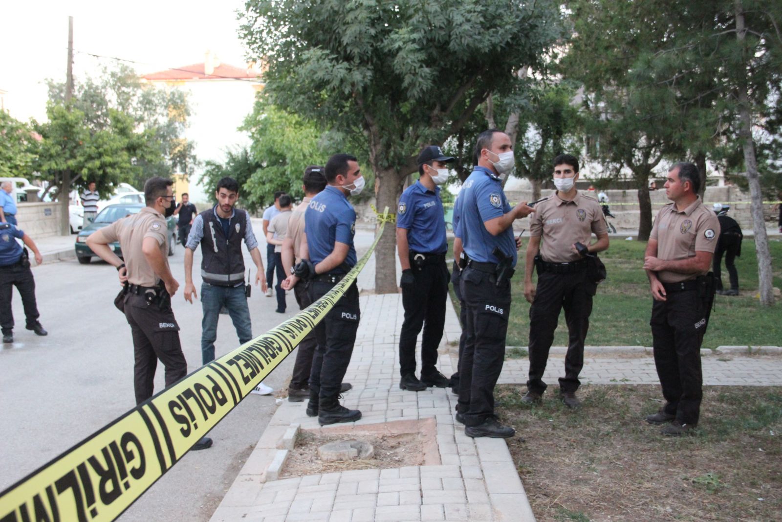 Karaman’da komşu kavgası: 1 ölü, 6 yaralı Karaman’da komşu kavgası: 1 ölü, 6 yaralı