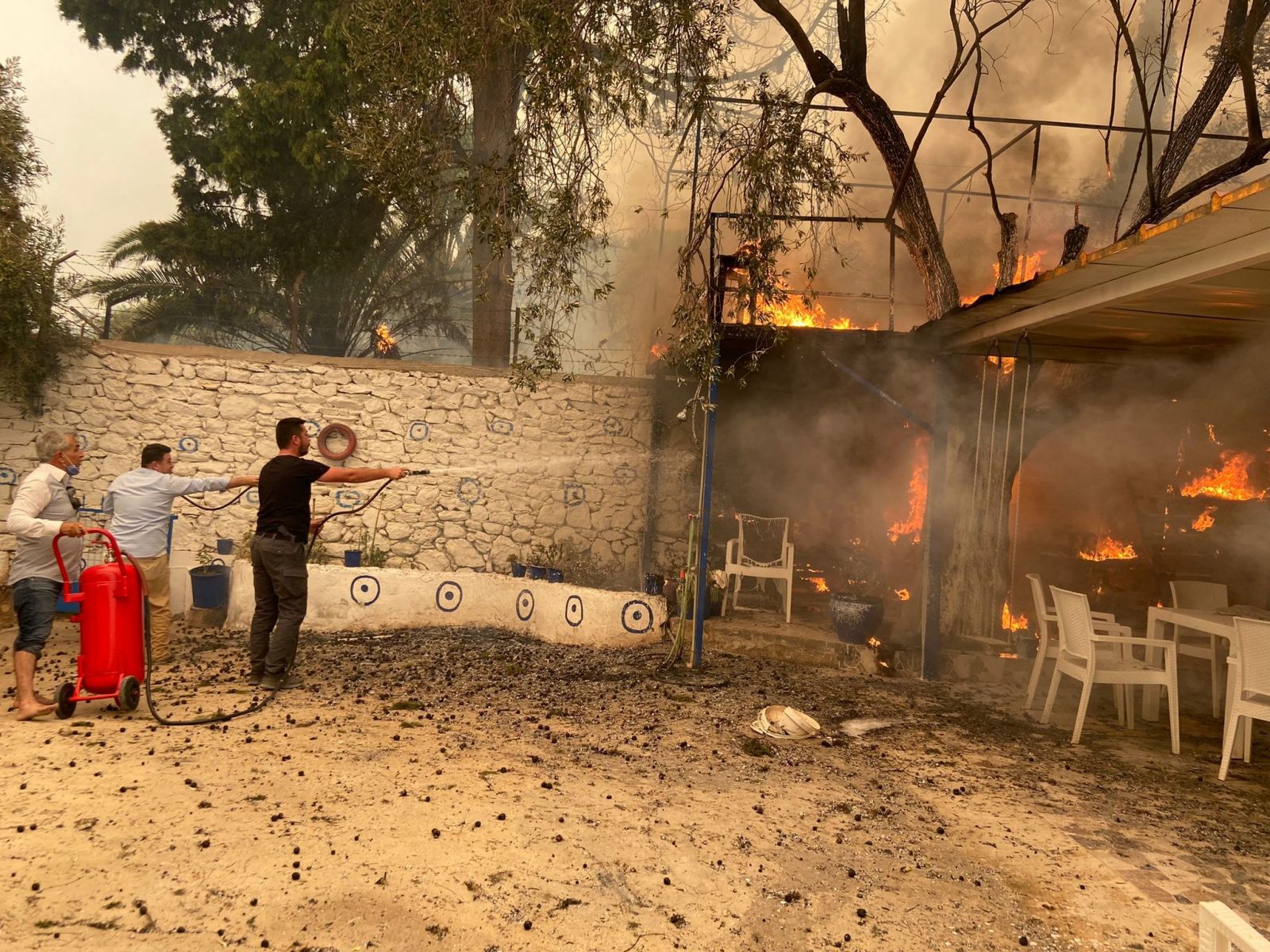Bodrum'da yangın büyüyor! Alevler evlere sıçradı