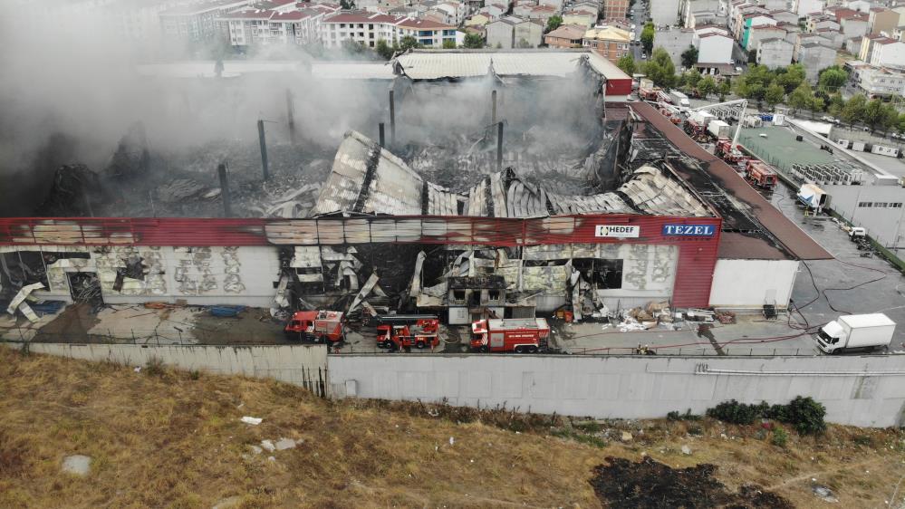 Esenyurt'ta lojistik deposundaki yangın 5 saat sonra söndürülebildi