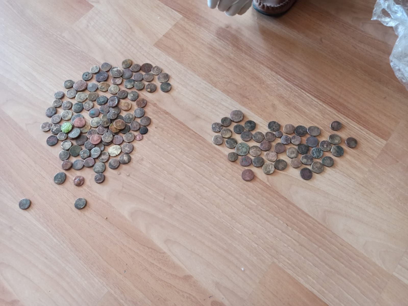 Polisi gören tarihi eser kaçakçısı karı-koca, tarihi eserleri klozete attı Polisi gören tarihi eser kaçakçısı karı-koca, tarihi eserleri klozete attı