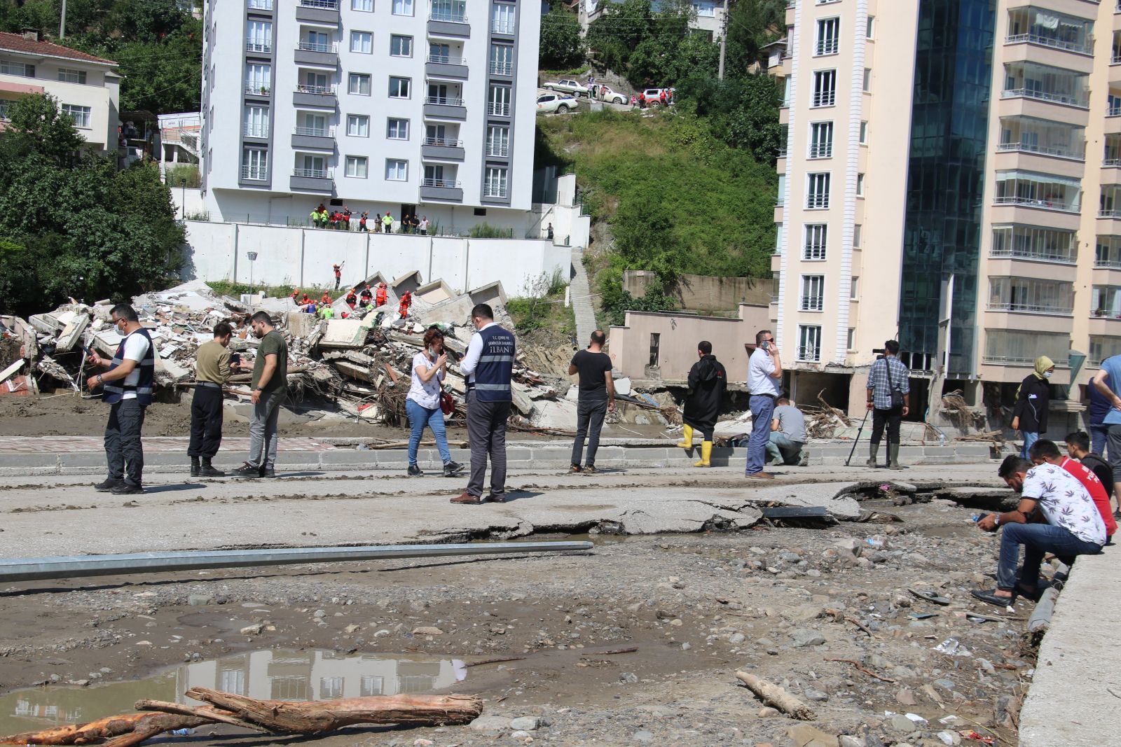 Bozkurt'ta yaşanan sel felaketinin ardından umutlu bekleyiş sürüyor Bozkurt'ta yaşanan sel felaketinin ardından umutlu bekleyiş sürüyor
