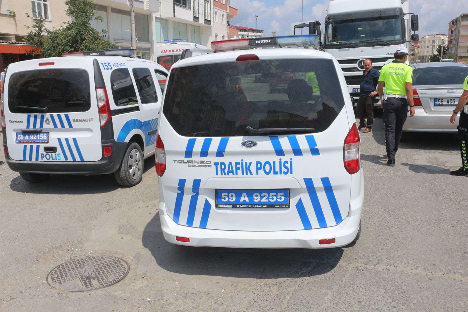 Tekirdağ'da otomobil ile tır kafa kafaya çarpıştı