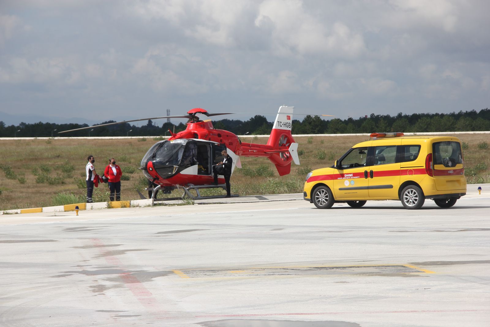 KOAH Hastasına ambulans helikopteri ile müdahale edildi KOAH Hastasına ambulans helikopteri ile müdahale edildi