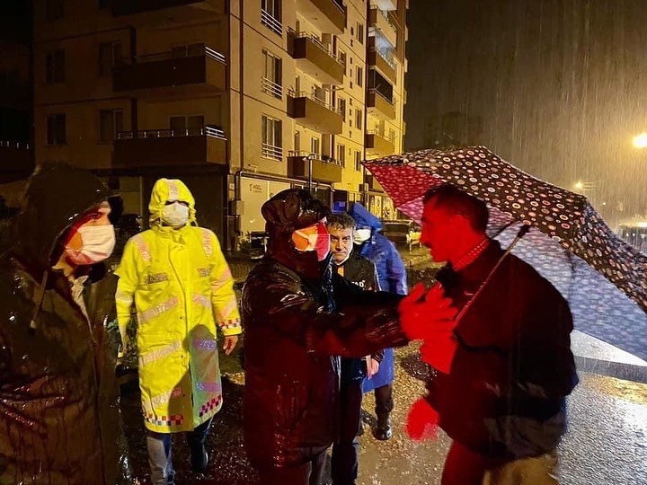 Selde mahsur kalan 781 tarım işçisi güvenli alana nakledildi