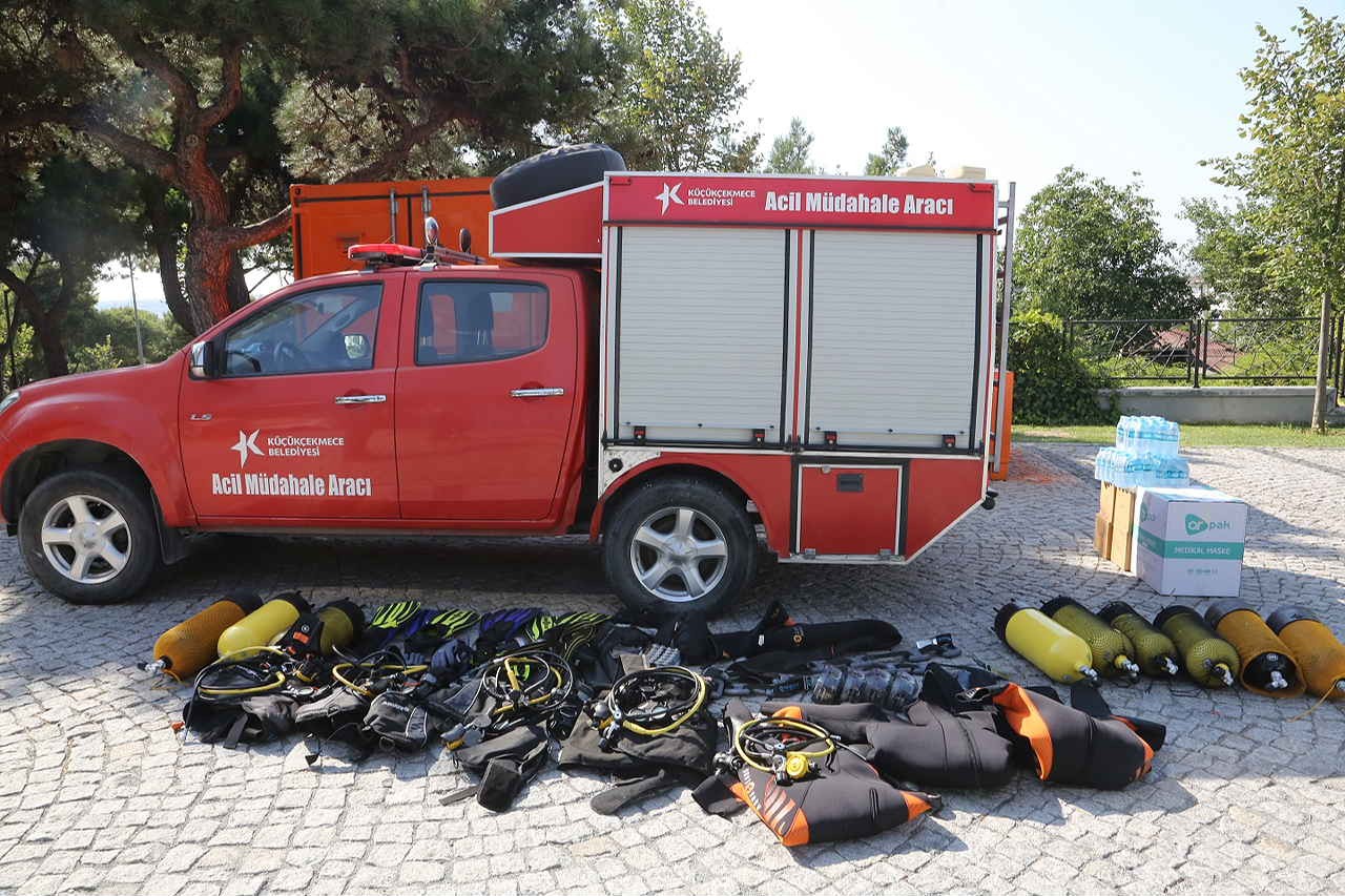 Küçükçekmece Belediyesi afetzedeler için yola çıktı Küçükçekmece Belediyesi afetzedeler için yola çıktı