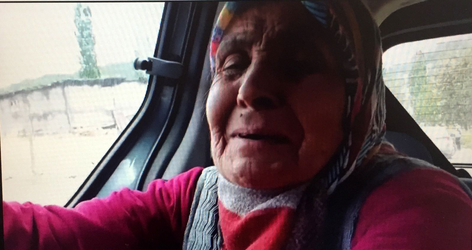 Evi yangında küle döndü! Evine bakıp ağlaması ise yürekleri yaktı