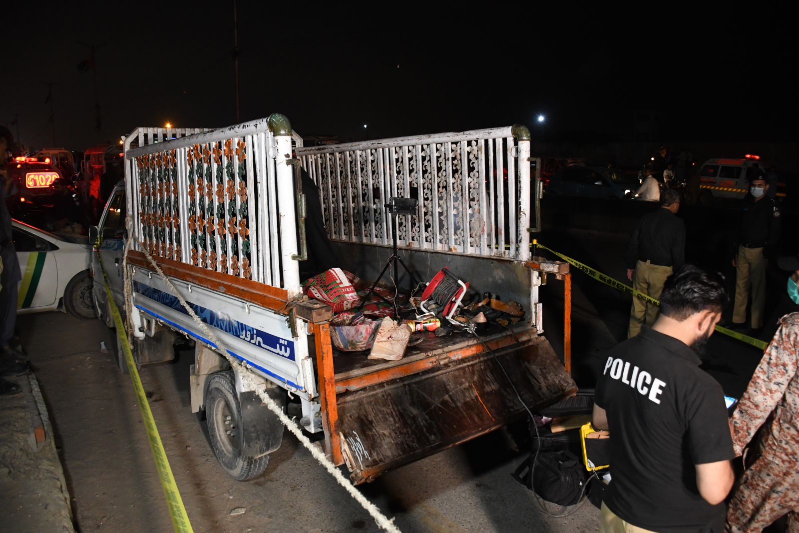 Pakistan’da bombalı saldırı! 13 kişi hayatını kaybetti Pakistan’da bombalı saldırı! 13 kişi hayatını kaybetti