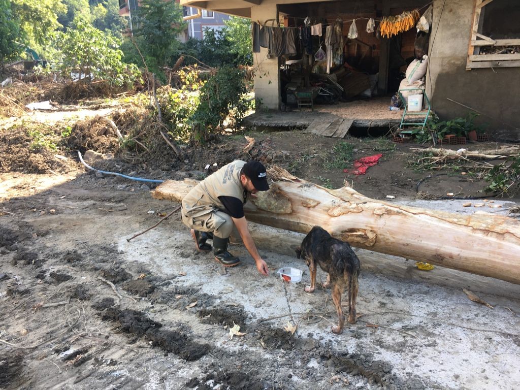 Tuzla Belediyesi personelinden yürekleri ısıtan hareket