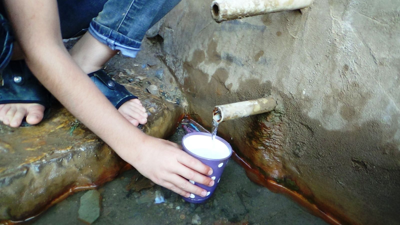 Batman’da bulunan şifalı çeşmeye vatandaşlar akın etti!