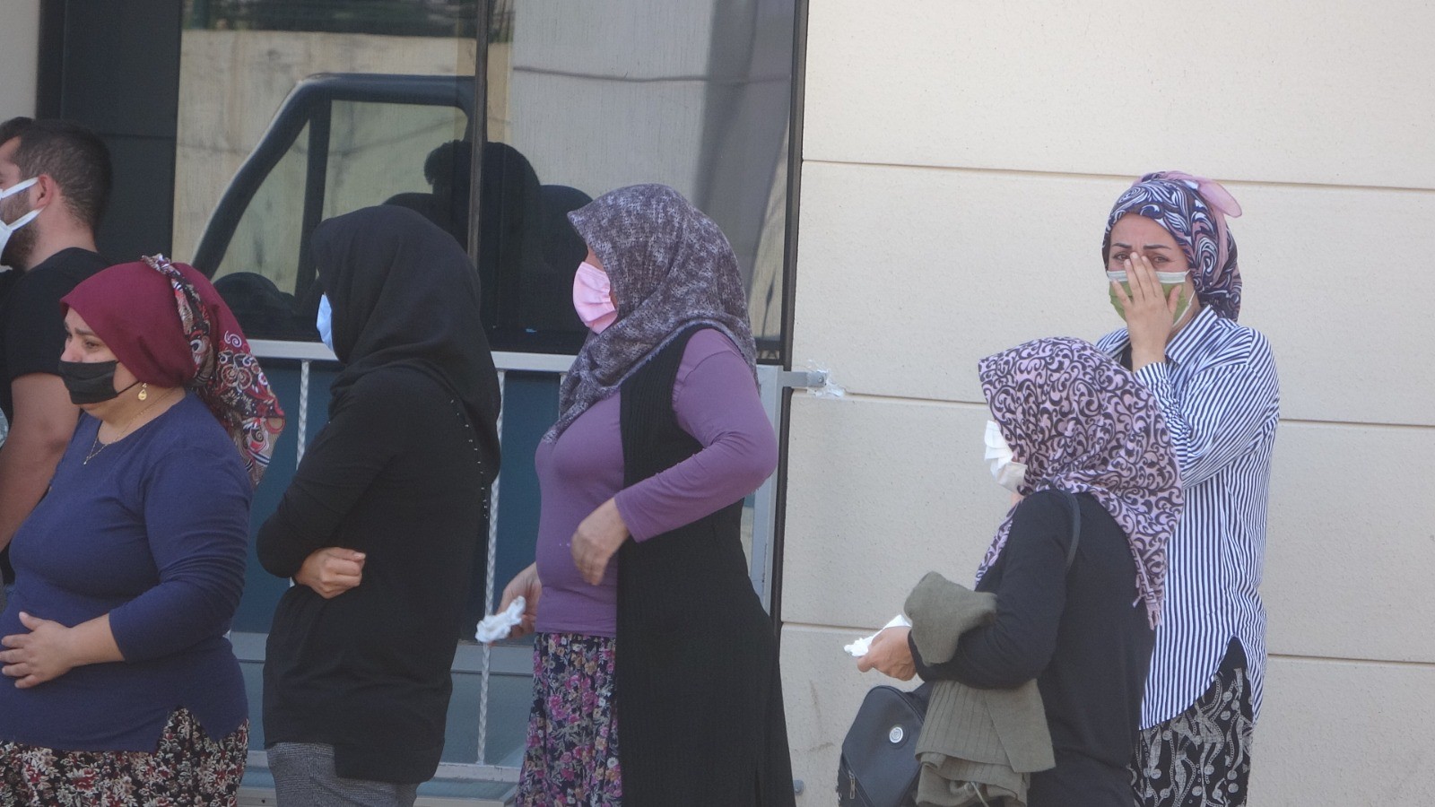 Kaçan boğayı yakalamak istedi! Canından oldu