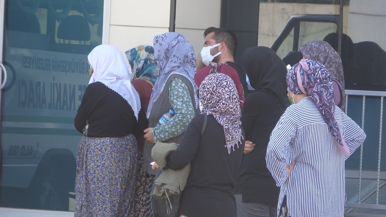 Kaçan boğayı yakalamak istedi! Canından oldu