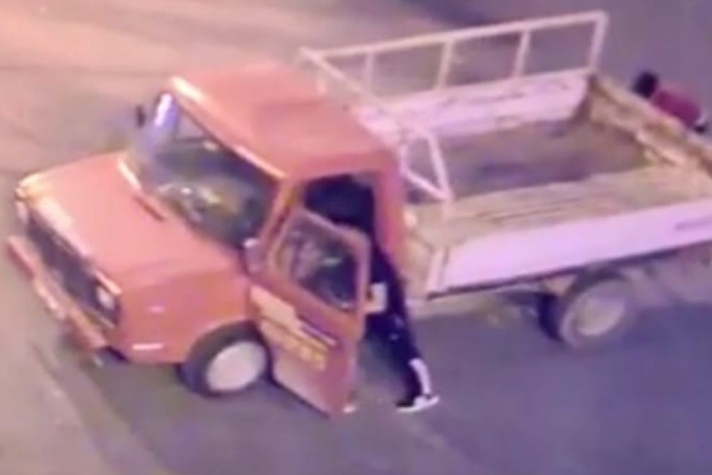 Eşiyle küstü! Barışabilmek için 2 ayrı kamyonet çaldı